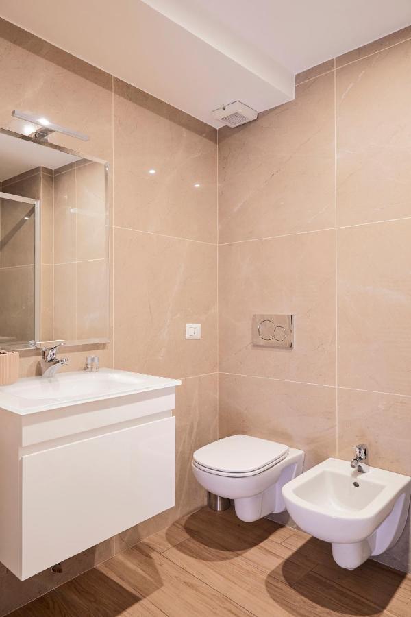 Prestige Boutique Homes - Duomo 2 Milan Luaran gambar