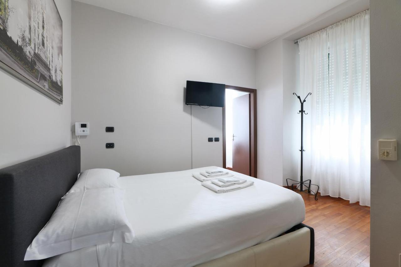 Prestige Boutique Homes - Duomo 2 Milan Luaran gambar